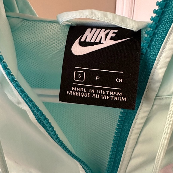 Nike Windbreaker - Picture 1 of 3